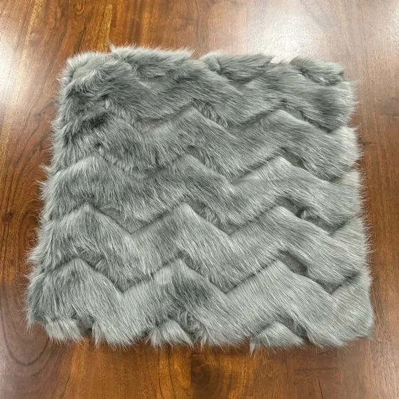 Williams Sonoma Home Faux Fur Chevron Pillow Cover 18x18 - Picture 1 of 7